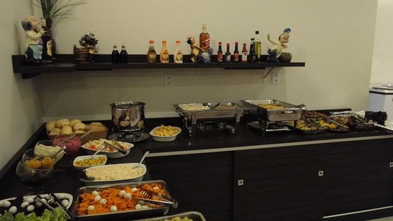 Buffet do restaurante Vô Garrincha.